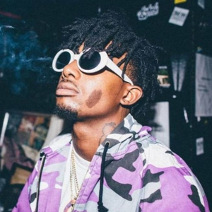 公交车被多人伦㢨吃
